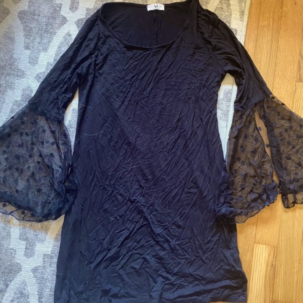 Black dress with belle sleeves